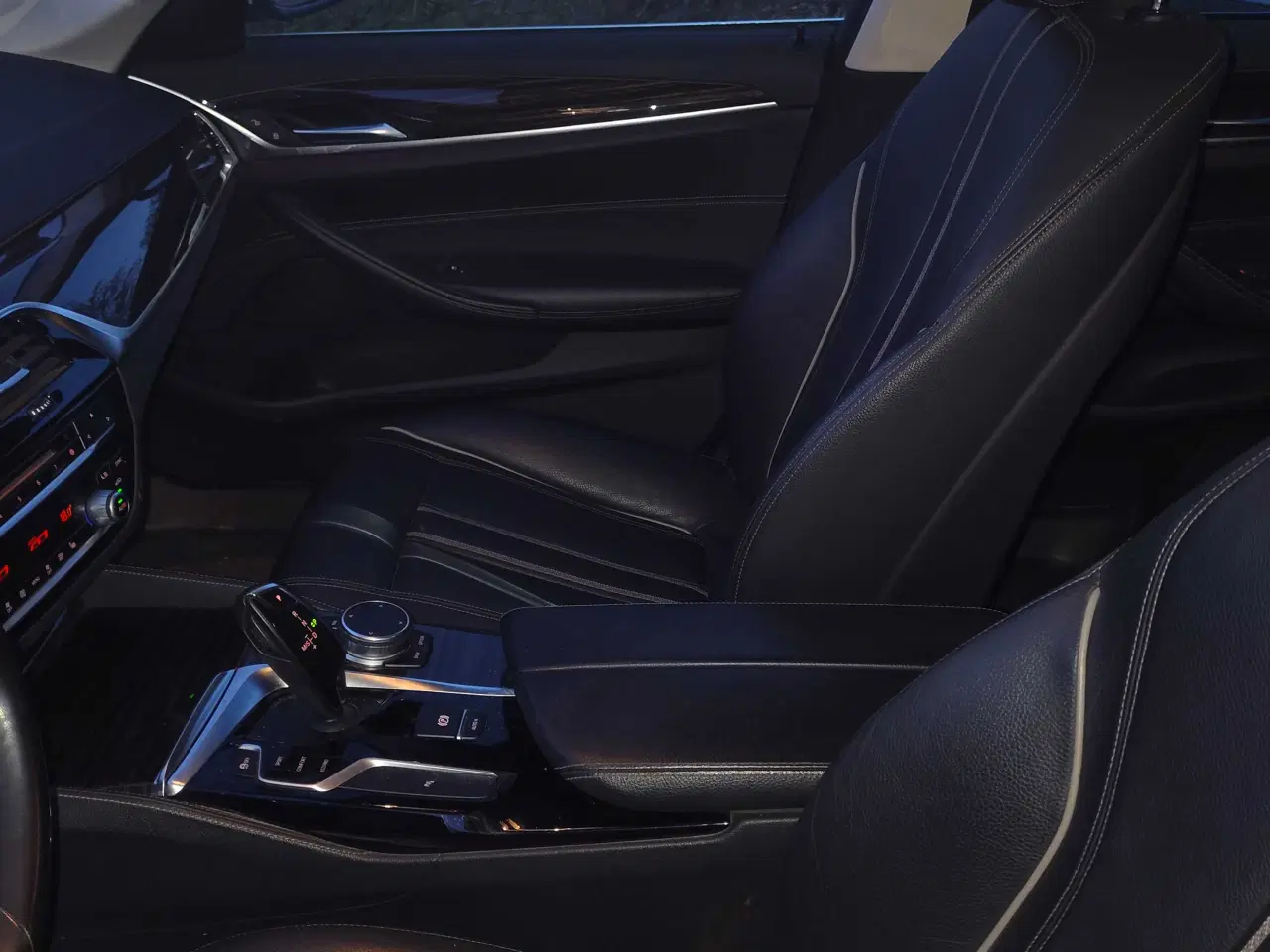 Billede 11 - BMW 520d G31, adaptiv fartpilot, Læder