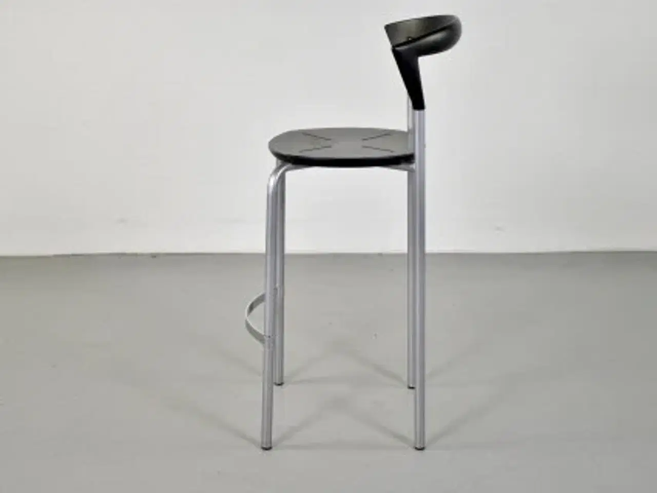 Billede 2 - Opus barstol fra bent krogh med sort sæde og alustel