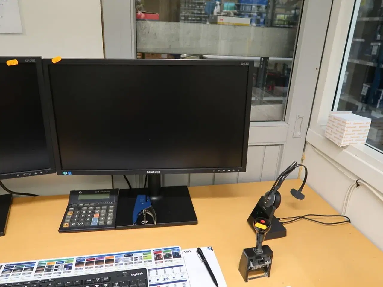 Billede 3 - 2 stk. computerskærme SAMSUNG S24C450, computer, tastatur, mus, headset