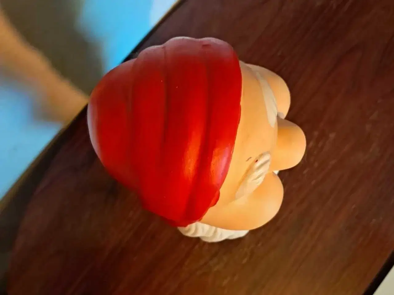 Billede 5 - Nisse med kost