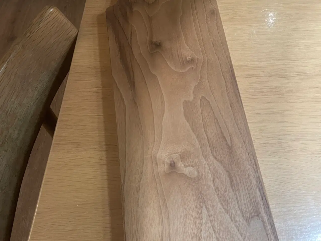 Billede 3 - Flotte håndlavede serverings/skærebrætte.