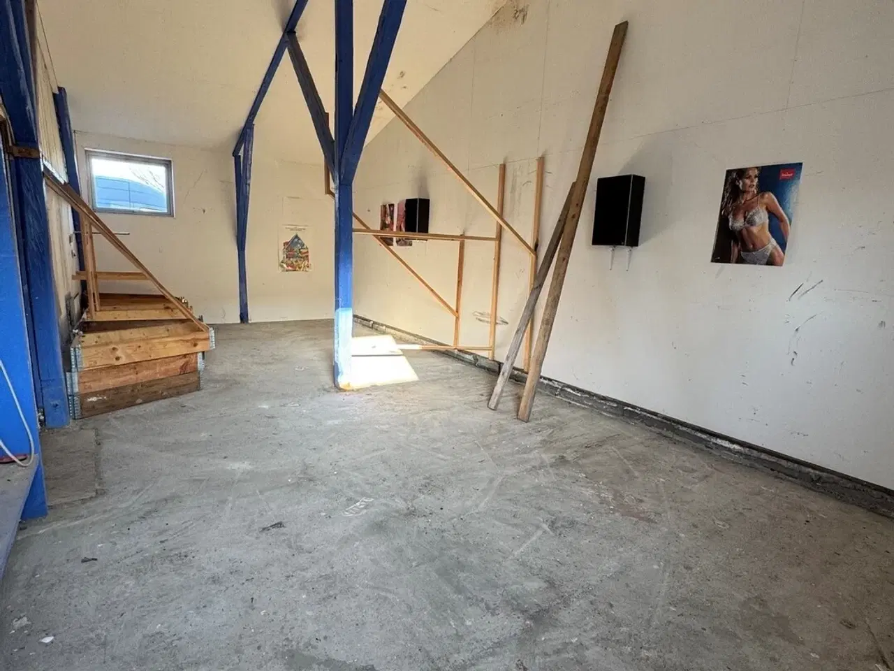 Billede 5 - Lagerbygning med gode tilkørselsforhold og port