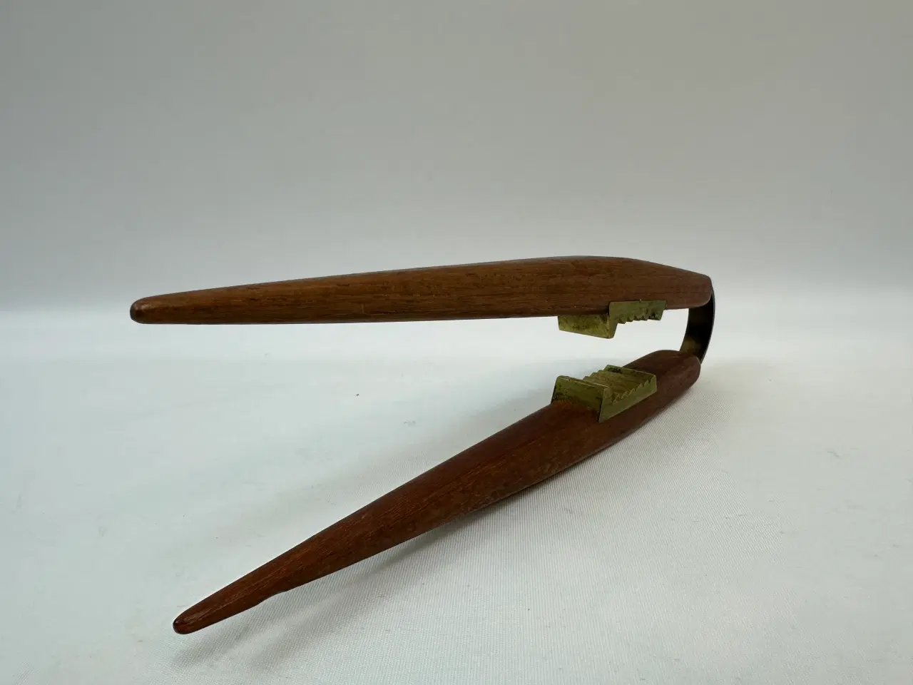 Billede 9 - Retro nøddeknækker i teak og messing