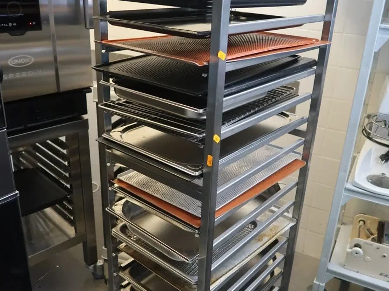 Billede 1 - Stikvogn med kantiner og bageplader
