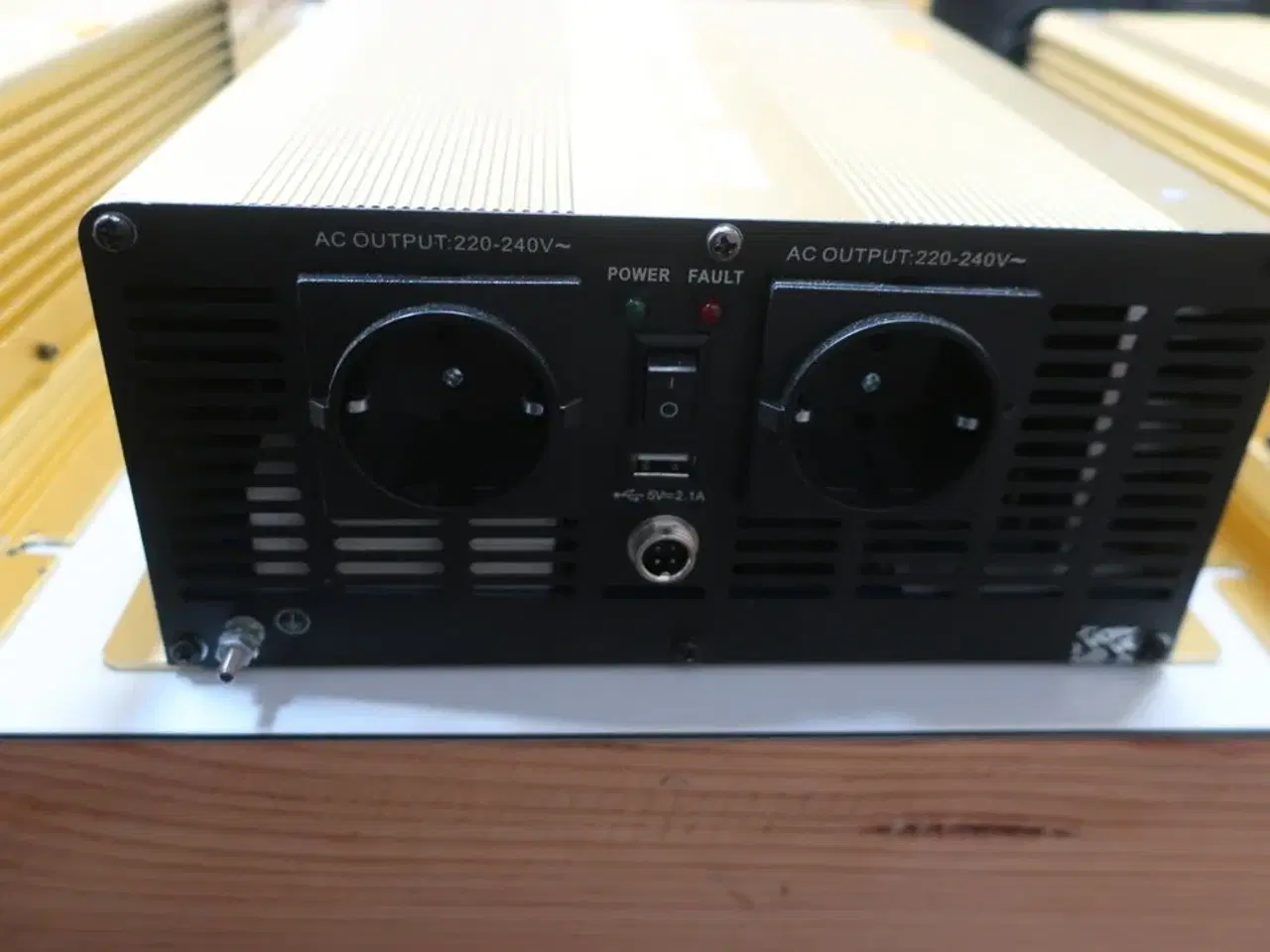Billede 2 - Inverter GREEN ENERGY Pure Sine Wave DC/AC Power 2000W