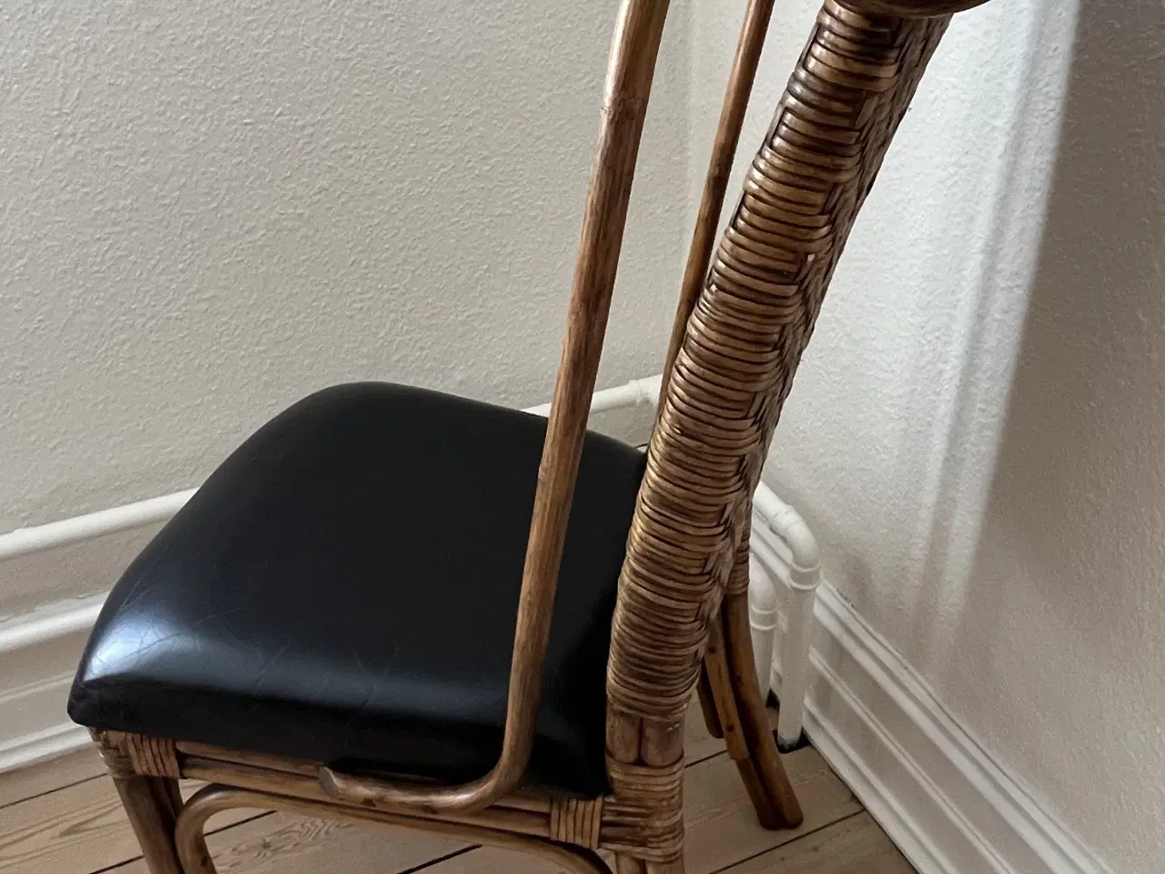 Billede 5 - Bord + 6 stole 