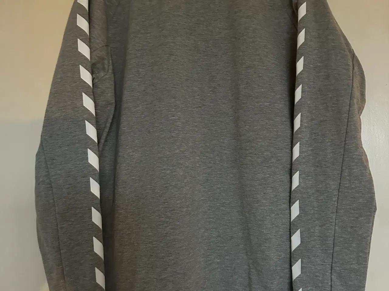 Billede 2 - Hummel trøje med lynlås