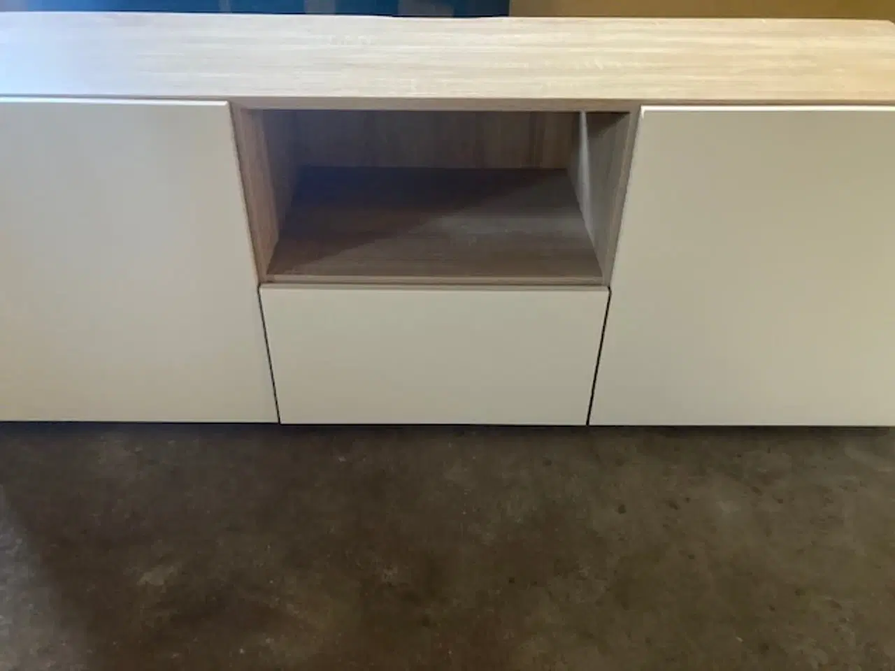 Billede 2 - Tv-bænk sælges !