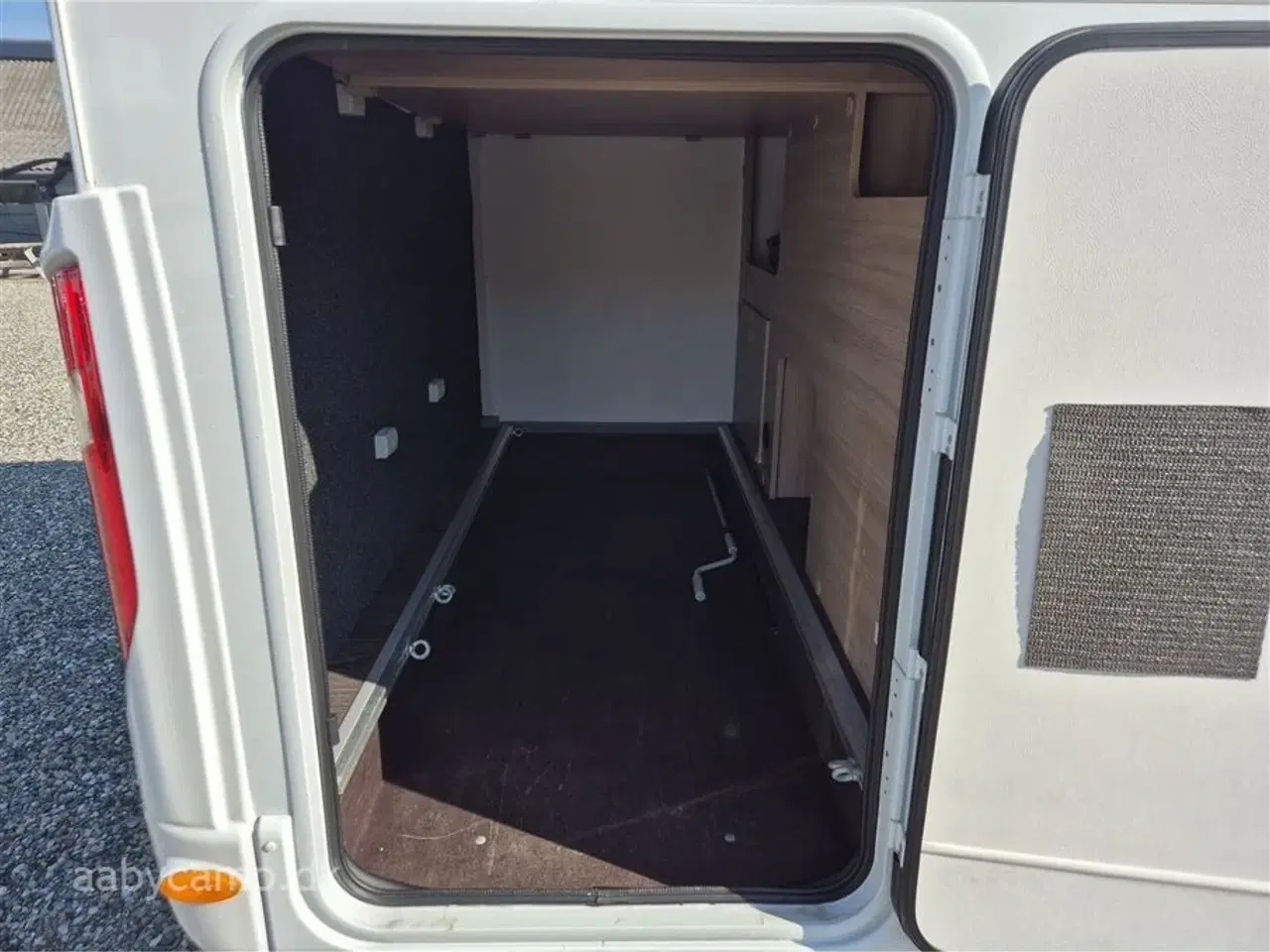 Billede 20 - 2022 - Laika Kosmo Compact 9   Slank og smidig model, perfekt til snoede kystveje. Automatgear.