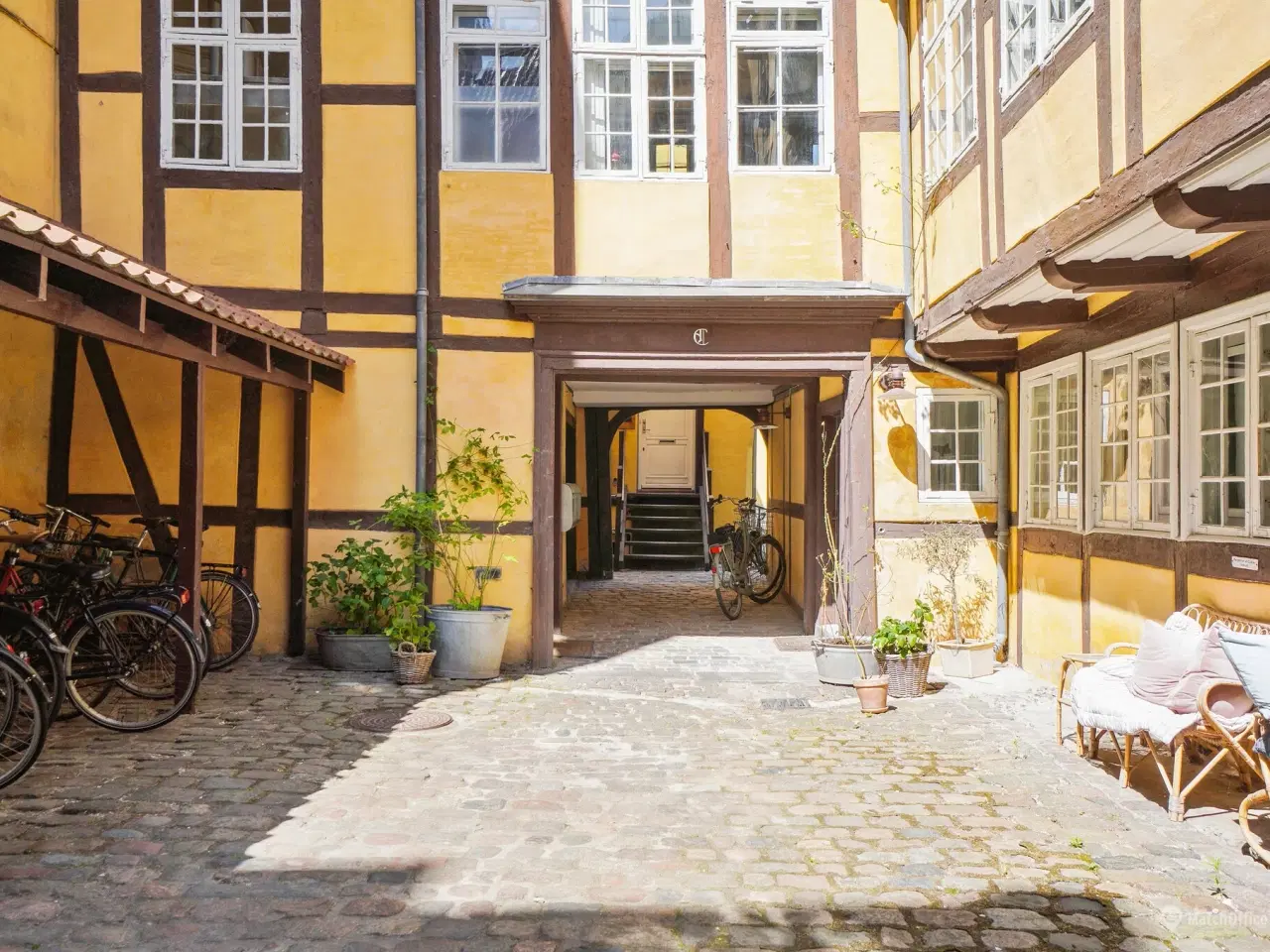 Billede 19 - Idyllisk baghus med egen indgang og have beliggende i 2. gård ved Amalienborg