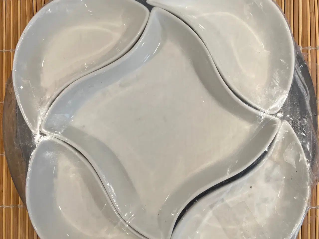 Billede 2 - Elegant serveringssæt i hvidt porcelæn