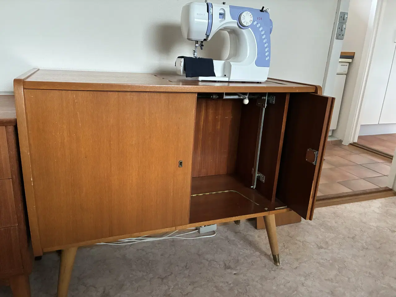 Billede 4 - Teak lille skab