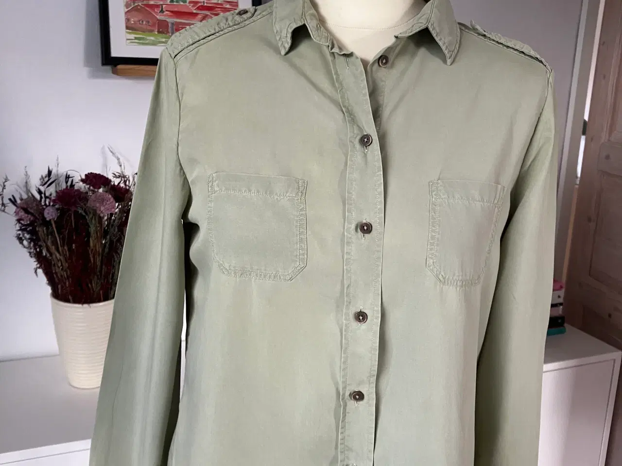 Billede 1 - Lysegrøn skjorte fra Massimo Dutti, str. 38