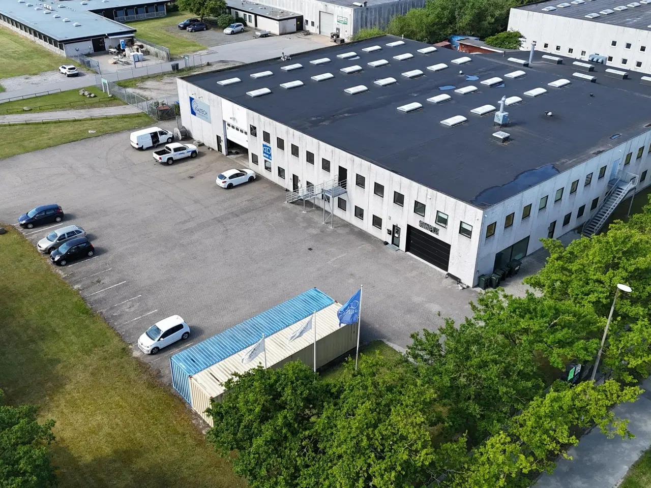 Billede 2 - Højloftet lager m. to porte. mezzanin og kontor