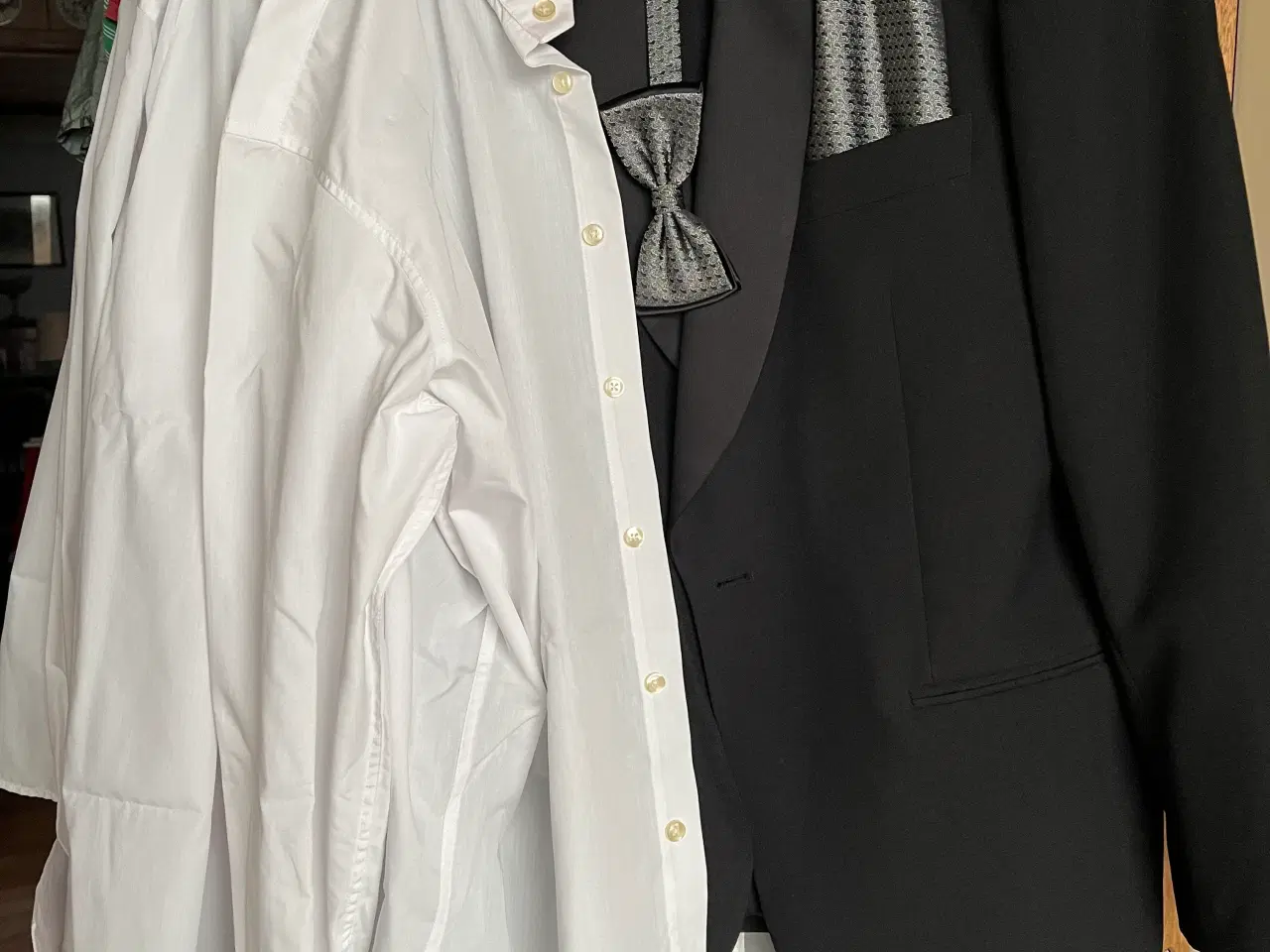 Billede 2 - Smoking Ross River Clothing sort m. tilbehør. Byd.