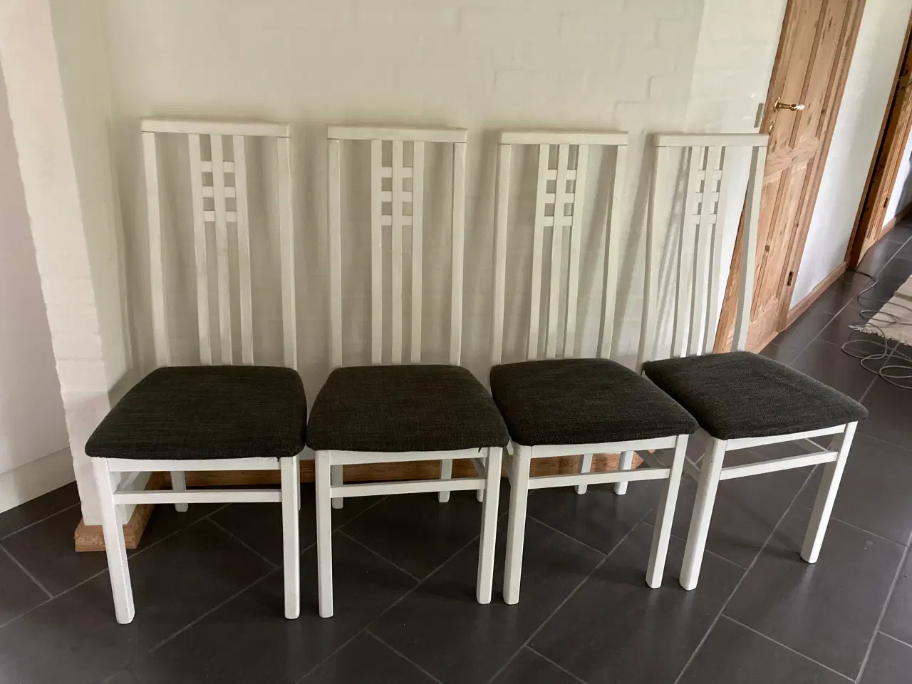 Billede 1 - 4 spisebordsstole sælges billigt