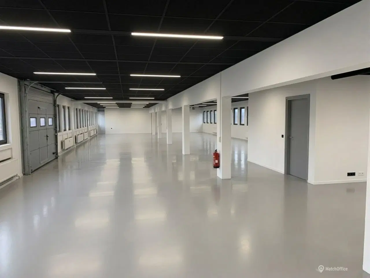 Billede 1 - Avedøre - 1.157 m² lager/showroom og kontor samt 600m² indhegnet oplagsareal.