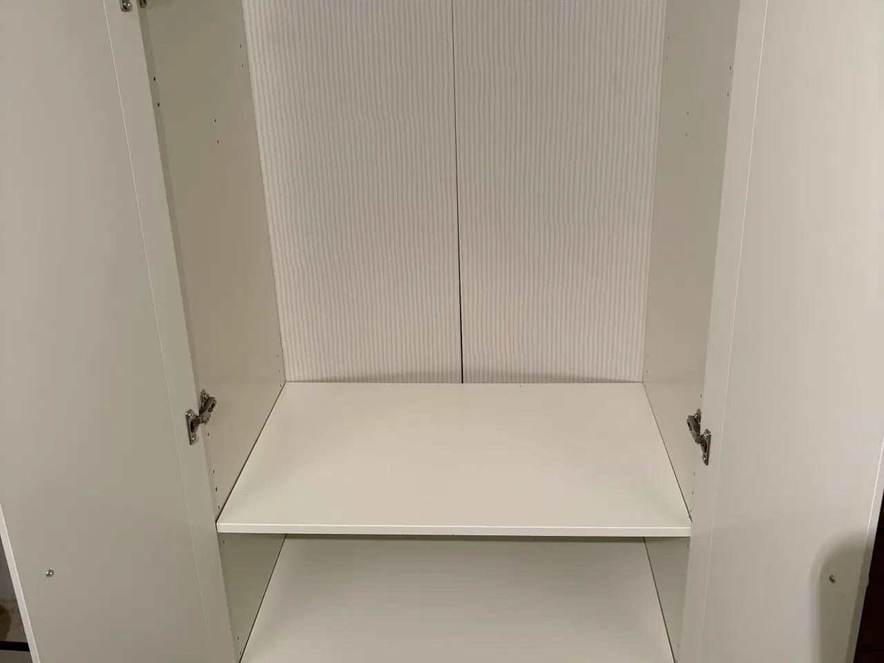 Billede 2 - Gratis tøjskab