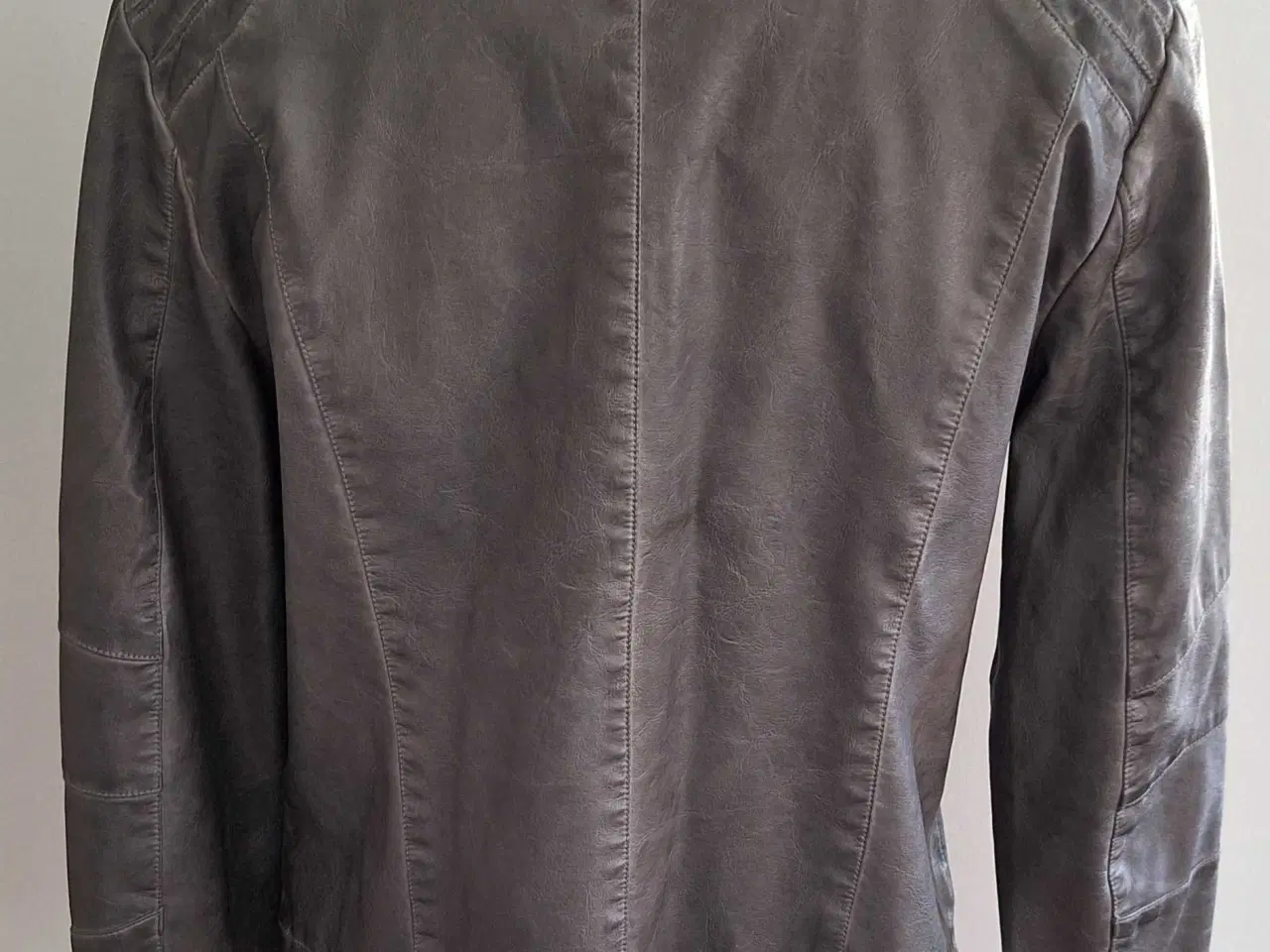 Billede 3 - Red One Original imiteret skindjakke str. 38