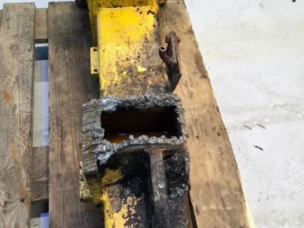 Billede 17 - New Holland LB115B Støtteben R.  87376352