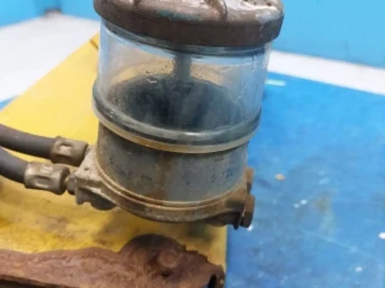 Billede 2 - Hydrema 906B Batteri Hylde med brandstofs filter 40030