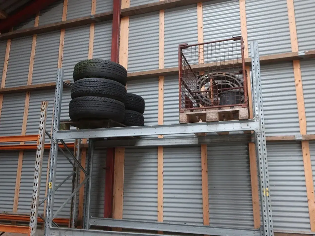 Billede 11 - Brændefyr BAXI Solo Innova 20 STD, Div. Paller med indhold, fælge med dæk m.m.