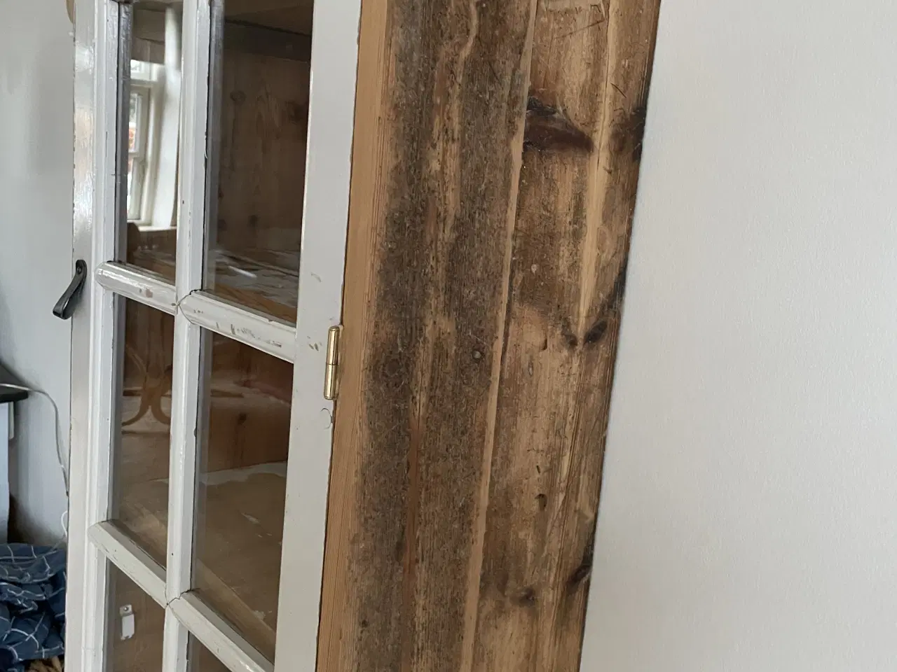 Billede 2 - Skab med glaslåge