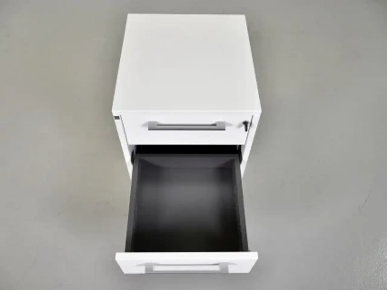 Billede 7 - Hvid dencon skuffekassette med tre skuffer og lås
