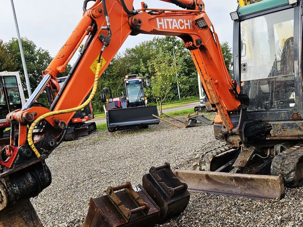 Billede 3 - Hitachi ZX27-3 / powertilt og skovlsæt / årgang 2010