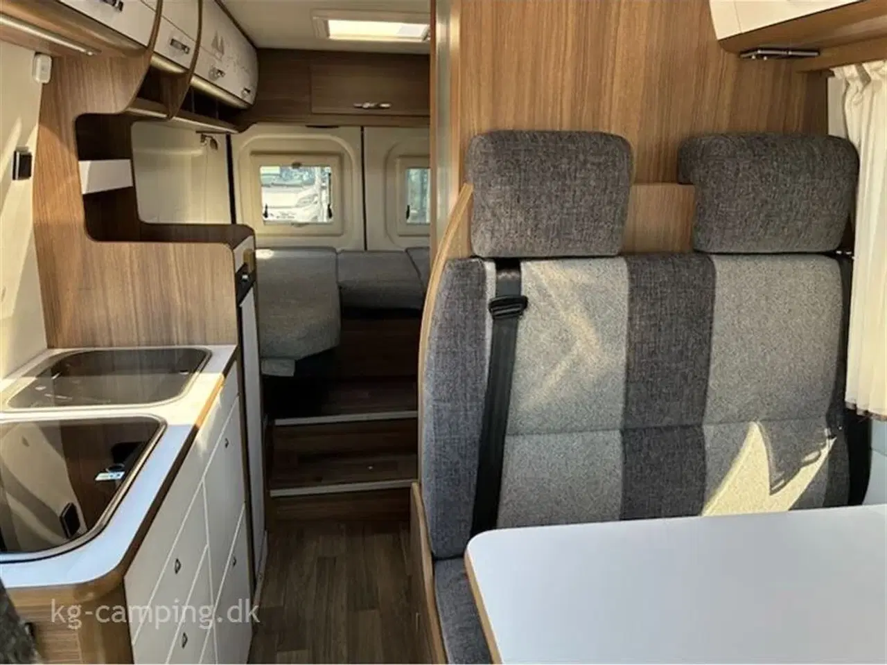 Billede 8 - 2023 - Bravia 636 165 Hk Edition 30   Velholdt og nyere Van fra 2023, klar til nye eventyr - Markise, Radio med Bakkamera, Carplay, bodelsbatteri og meget mere