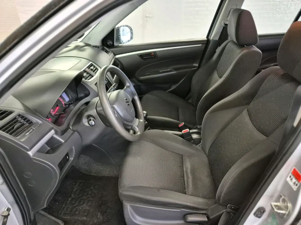 Billede 8 - Suzuki Swift 1,2 16V GL 94HK 5d