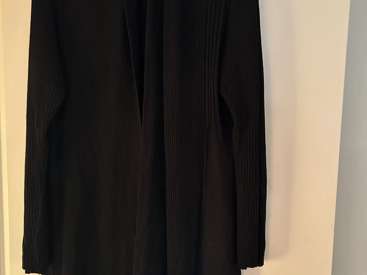 Billede 3 - Strikbluser, bukser, tørklæder mv. i str. 42-46