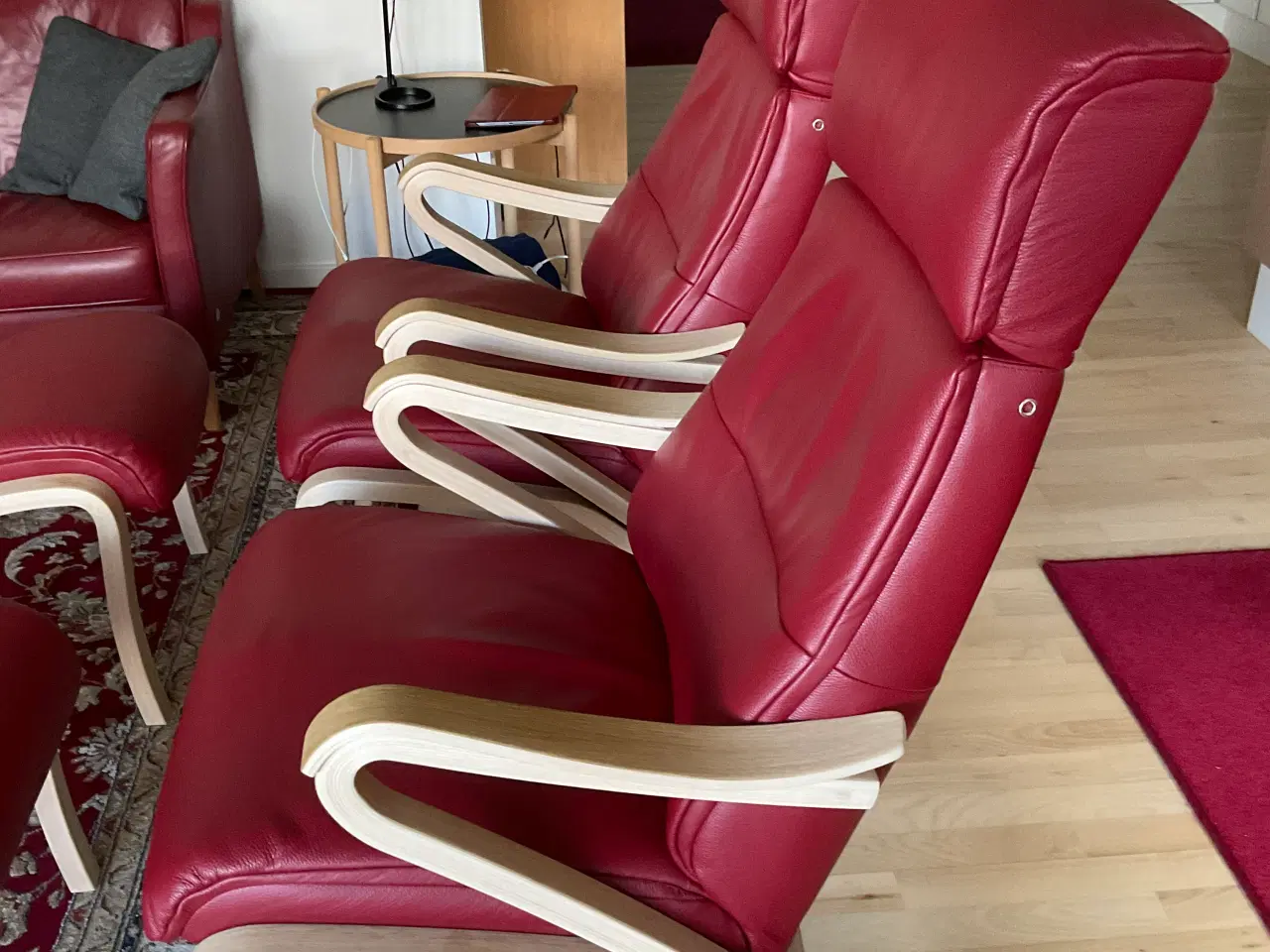 Billede 2 - Bend - rød læder hvilestol med skammel