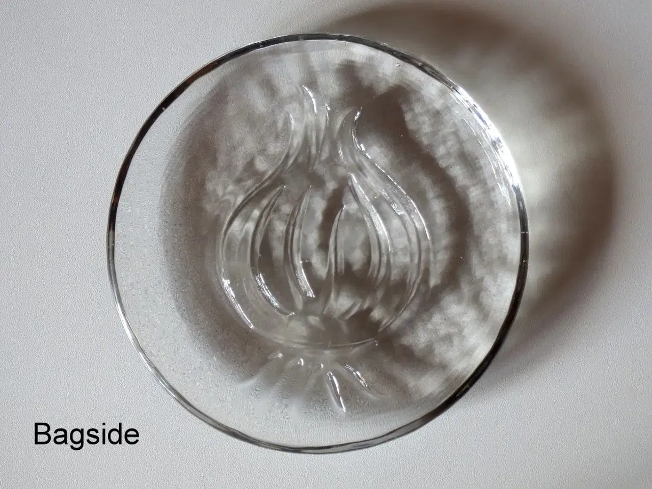 Billede 3 - Holmegaard glasbrik med løgmotiv.