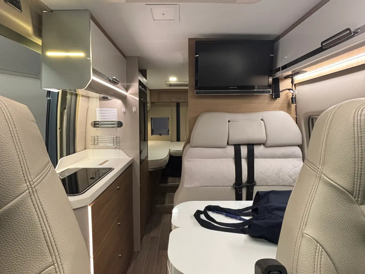 Billede 19 - Autocamper til salg - McLouis Menfys Prestige 4