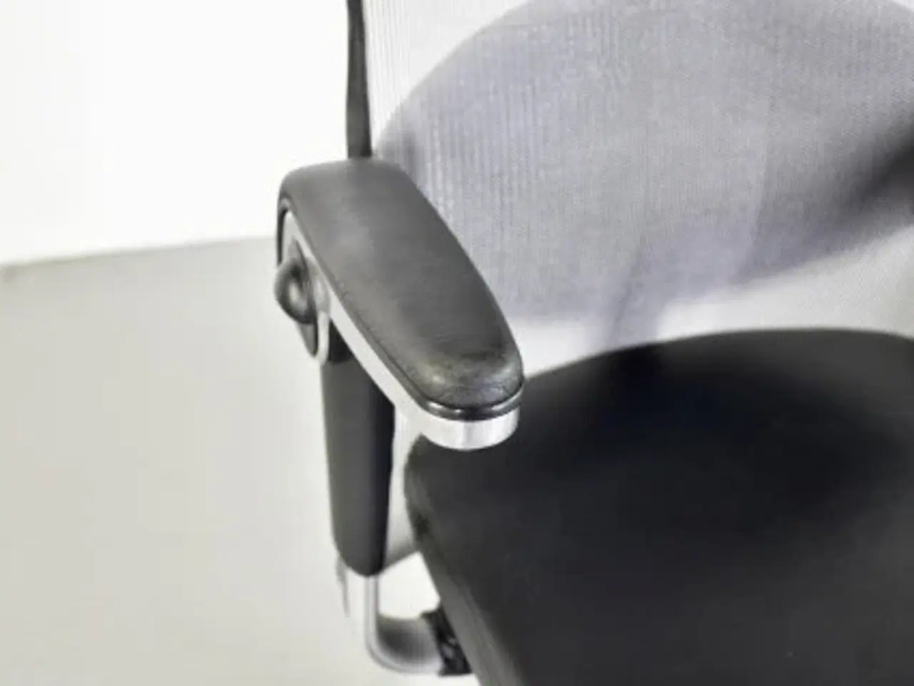 Billede 8 - Häg h09 9231 kontorstol med sort læder polster og sort net ryg