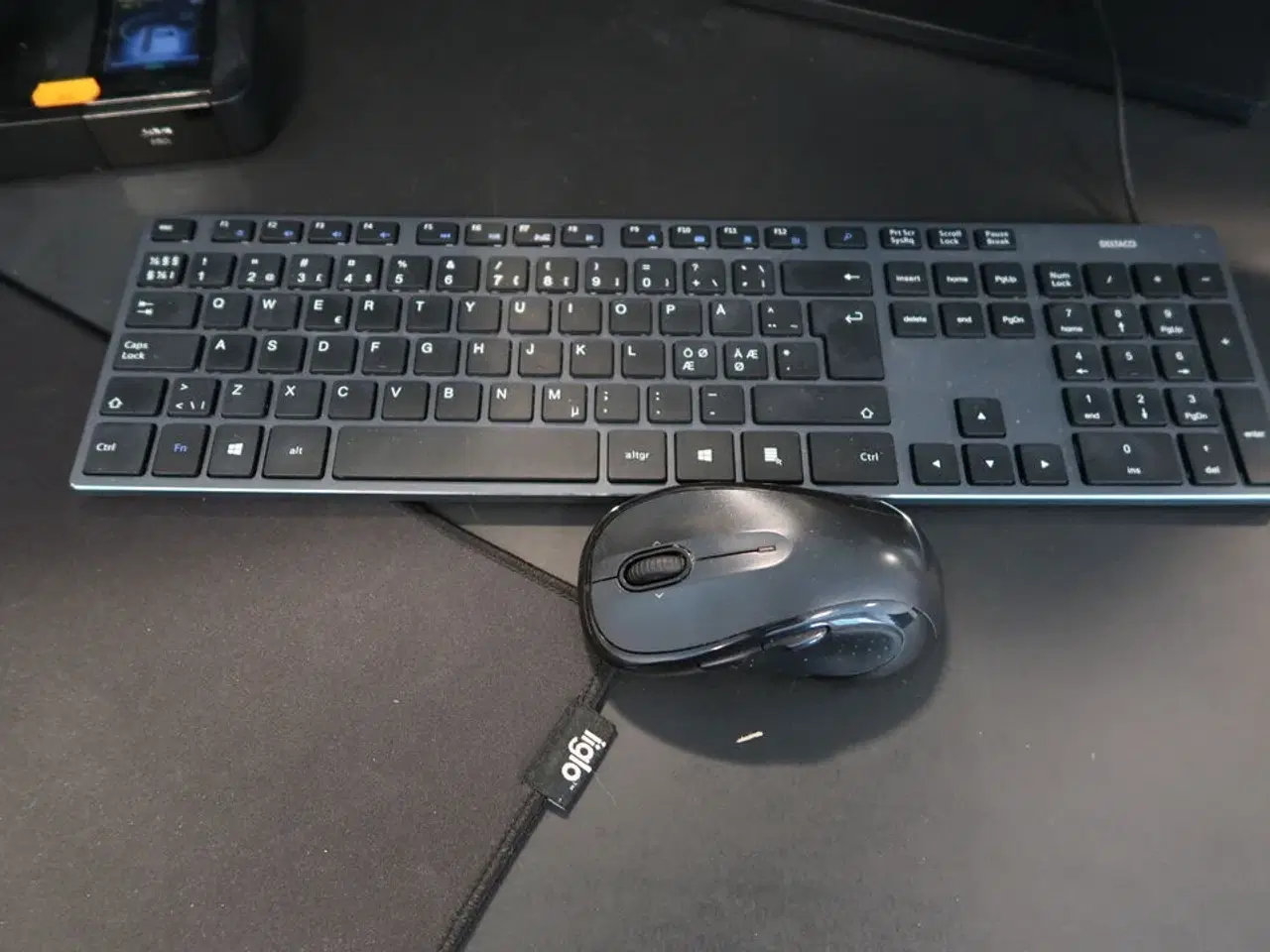 Billede 2 - 2 stk. computerskærme SAMSUNG S24E450, tastatur og mus