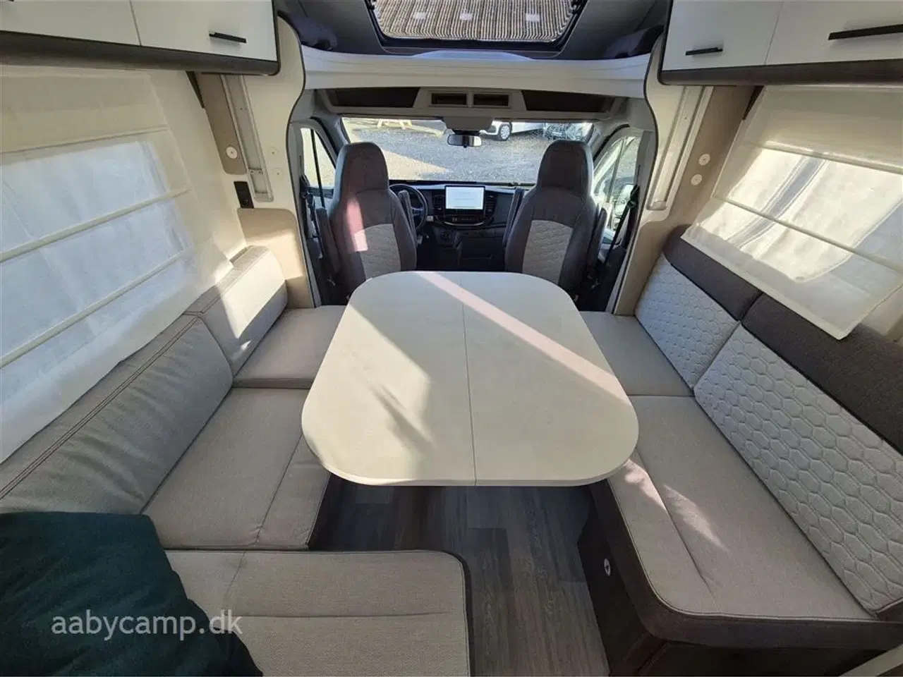 Billede 9 - 2026 - Benimar Tessoro   Nk Pakke. 8 trins Automatgear. 200W solceller. Webasto Dieselfyr. Kompressor køleskab. Køjer bag og sænkeseng Foran.