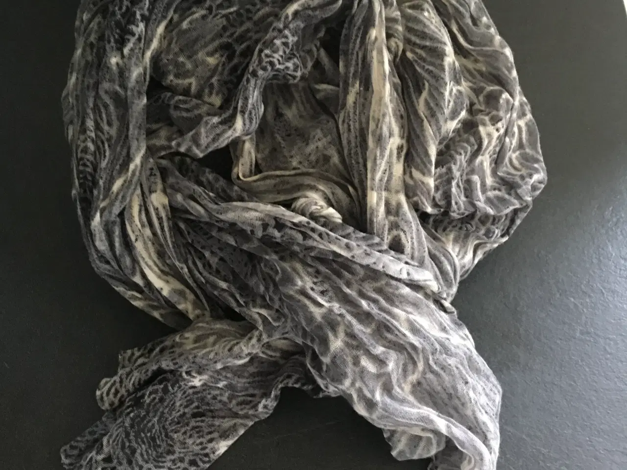 Billede 5 - Fint nyt stort tørklæde i sort/grå/beige