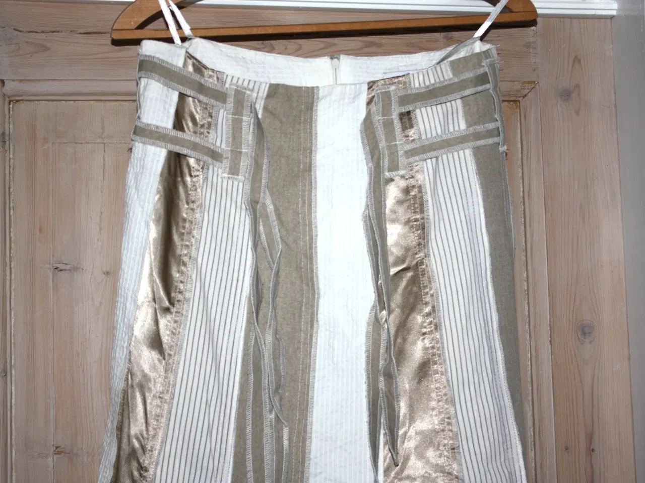 Billede 2 - 2 Biz nederdel str. 38 brugt 1 gang