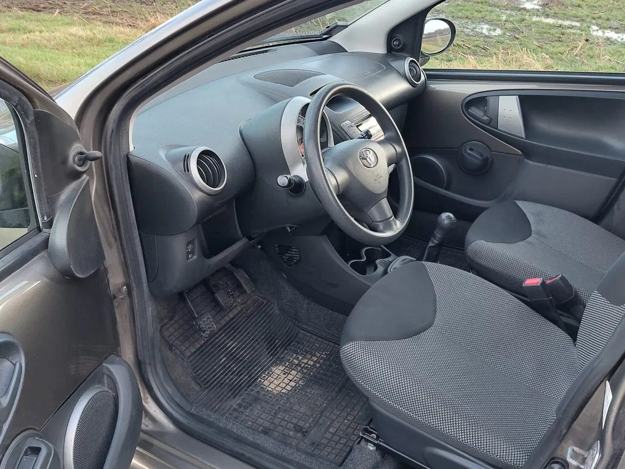 Billede 4 - Toyota Aygo 1,0 benzin årgang 2012. Frisk Nysynet.