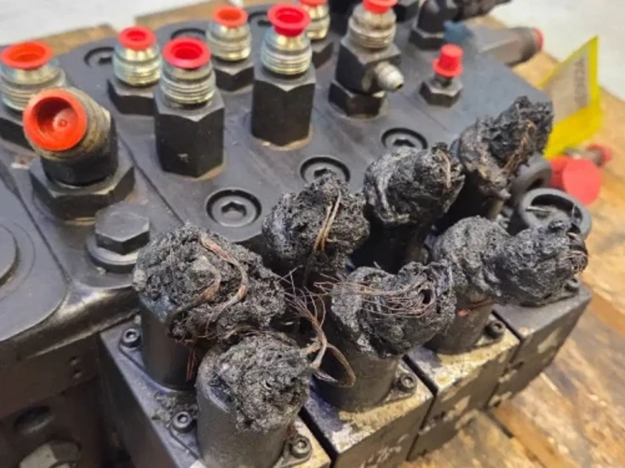 Billede 14 - Bobcat  TL38.70X  Hydraulikventil  7357421