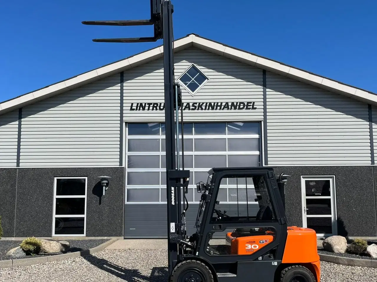 Billede 22 - Doosan D30 G med kabine og KUN 57 TIMER FRA NY, MED TIME GARENTI