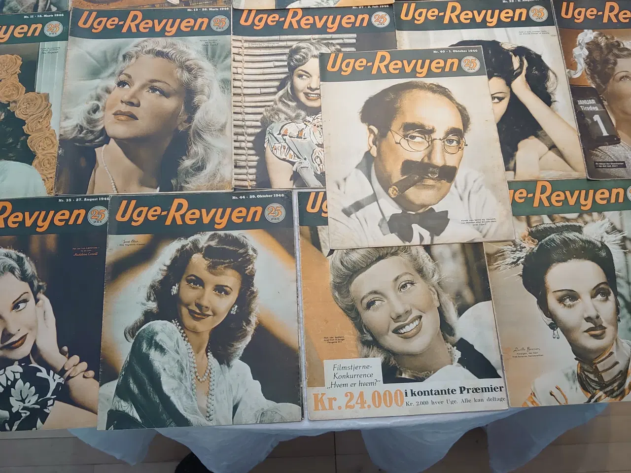 Billede 4 - 33 stk Uge-Revyen fra 1946. Format (21,5 x 27)cm