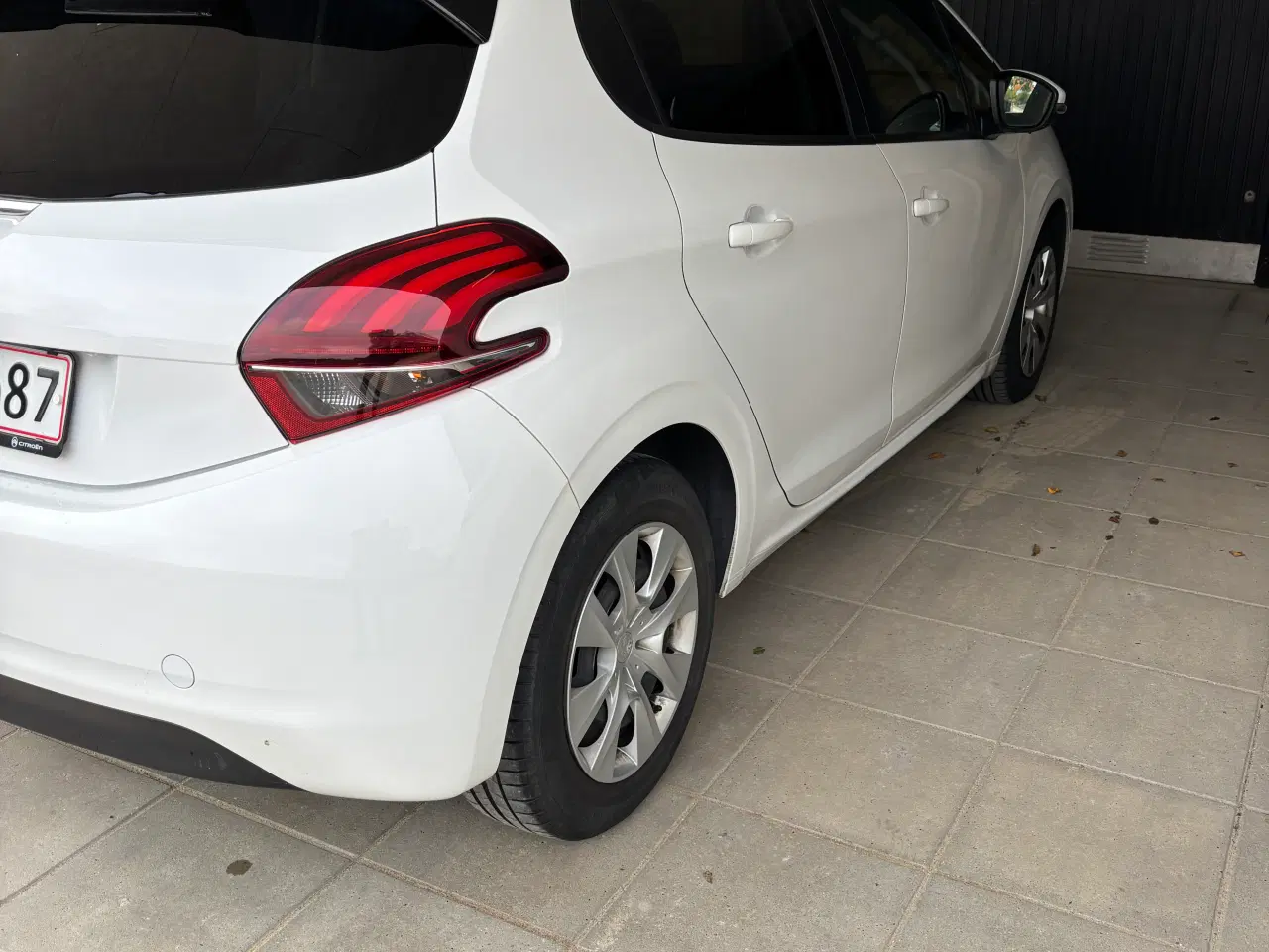 Billede 3 - Pæn og velkørende Peugeot 208 fra 2018