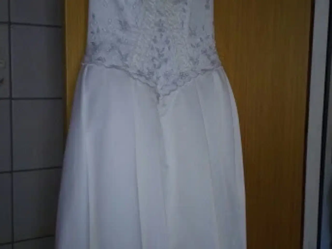 Billede 2 - Brudekjole str e 40 