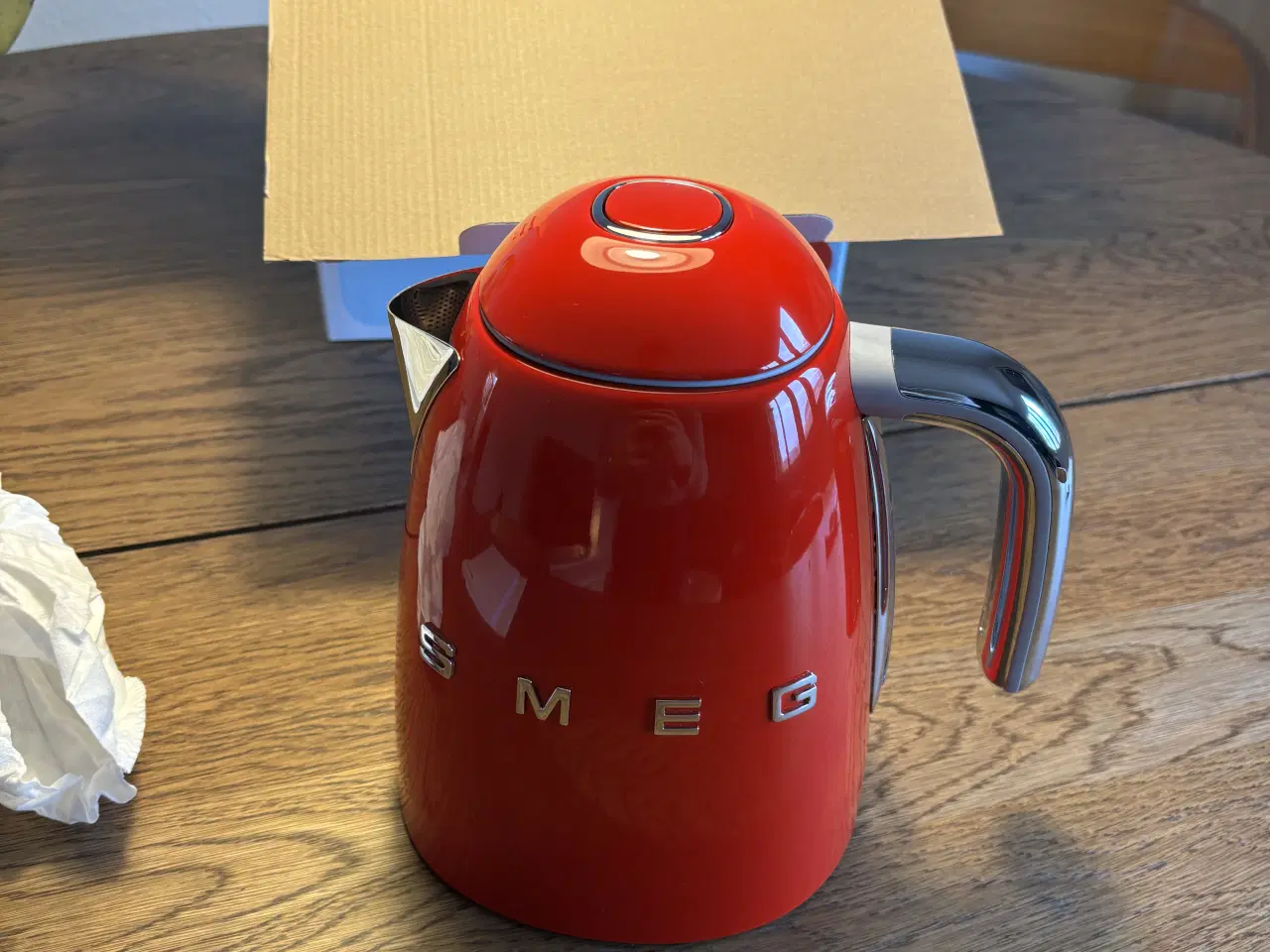 Billede 2 - Helt ny Smeg Elkedel i rød - 1,7 liter