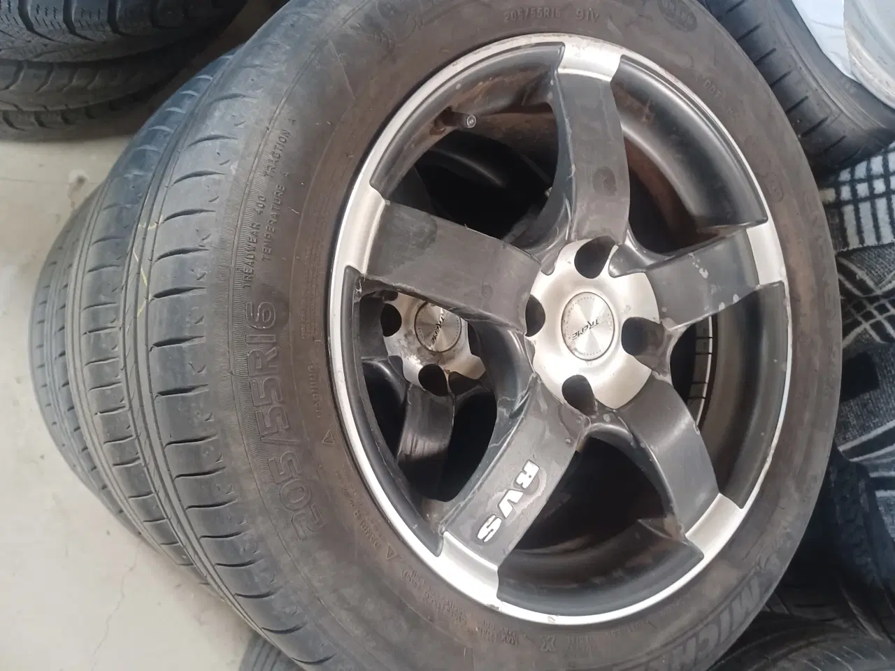 Billede 1 - Peugeot / Citroen alufælge med sommerdæk.