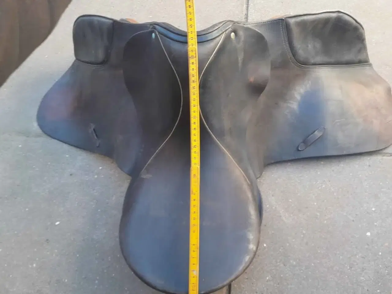 Billede 1 - Diverse hesteting, saddel, hjelm, bid, stigbøjler 