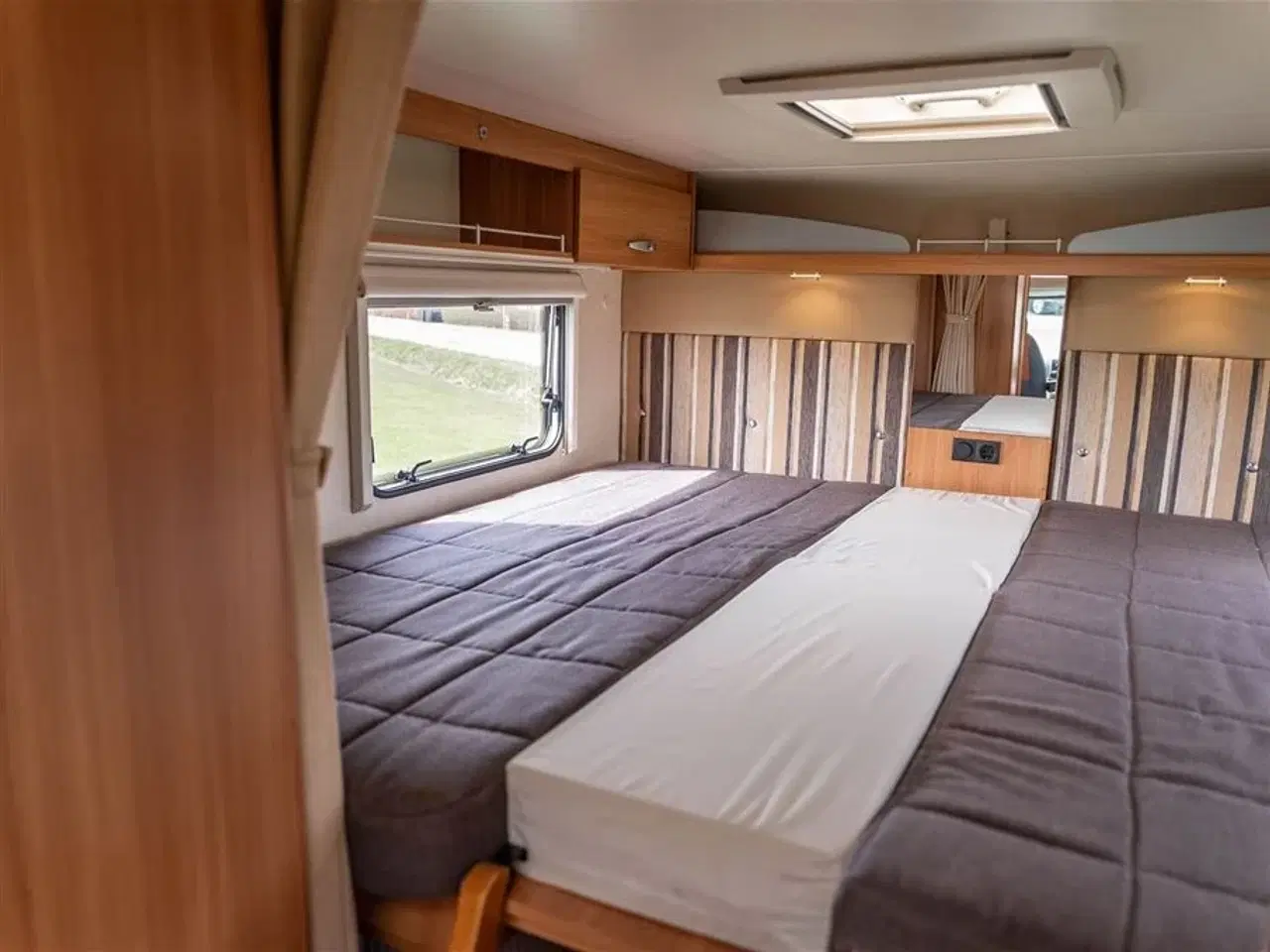 Billede 28 - 2012 - Knaus Sport 700 TI   Knaus 700 Sport – Veludstyret og klar til nye eventyr! Sælges til CVR